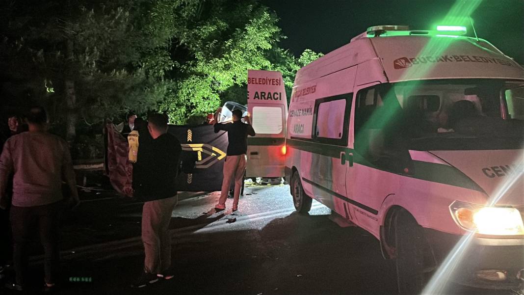 Karayolu savaş alanına döndü! 4 ölü, 11 yaralı 5